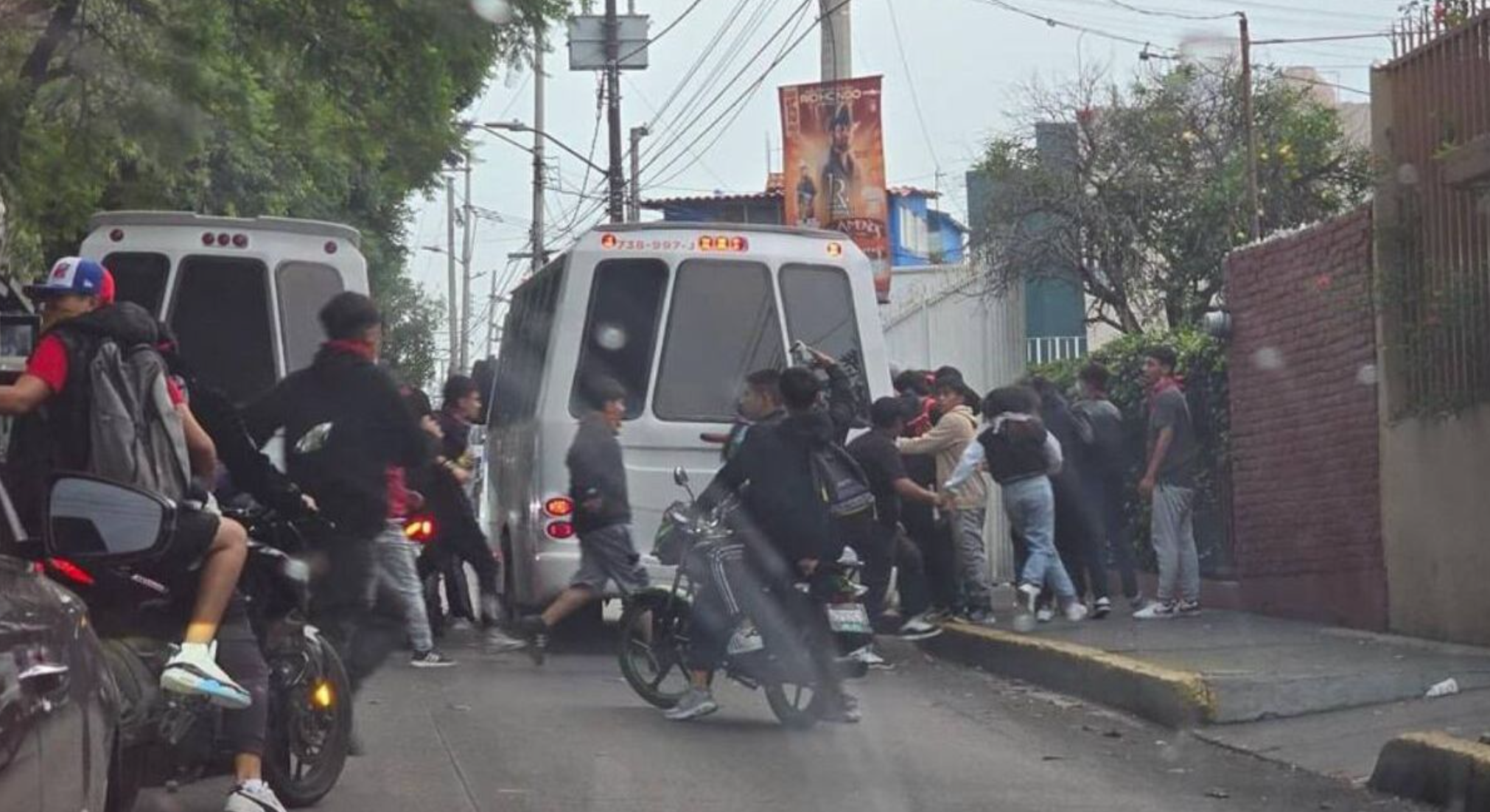 López Obrador lamenta enfrentamiento porril en CCH Naucalpan donde murió un estudiante